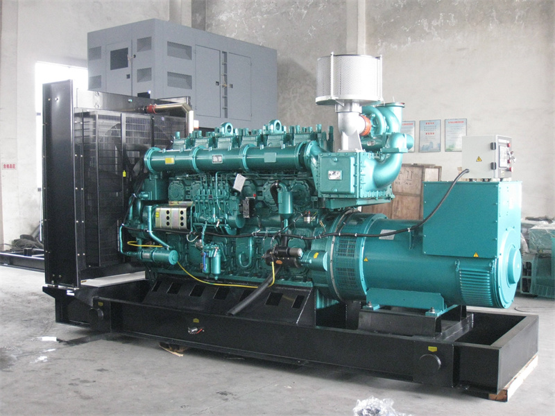 玉山200KW 柴油发电机的油耗是多少？